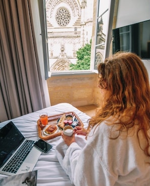 Suite | View from room - LOLA Boutique Hôtel Bordeaux Centre (Bordeaux)