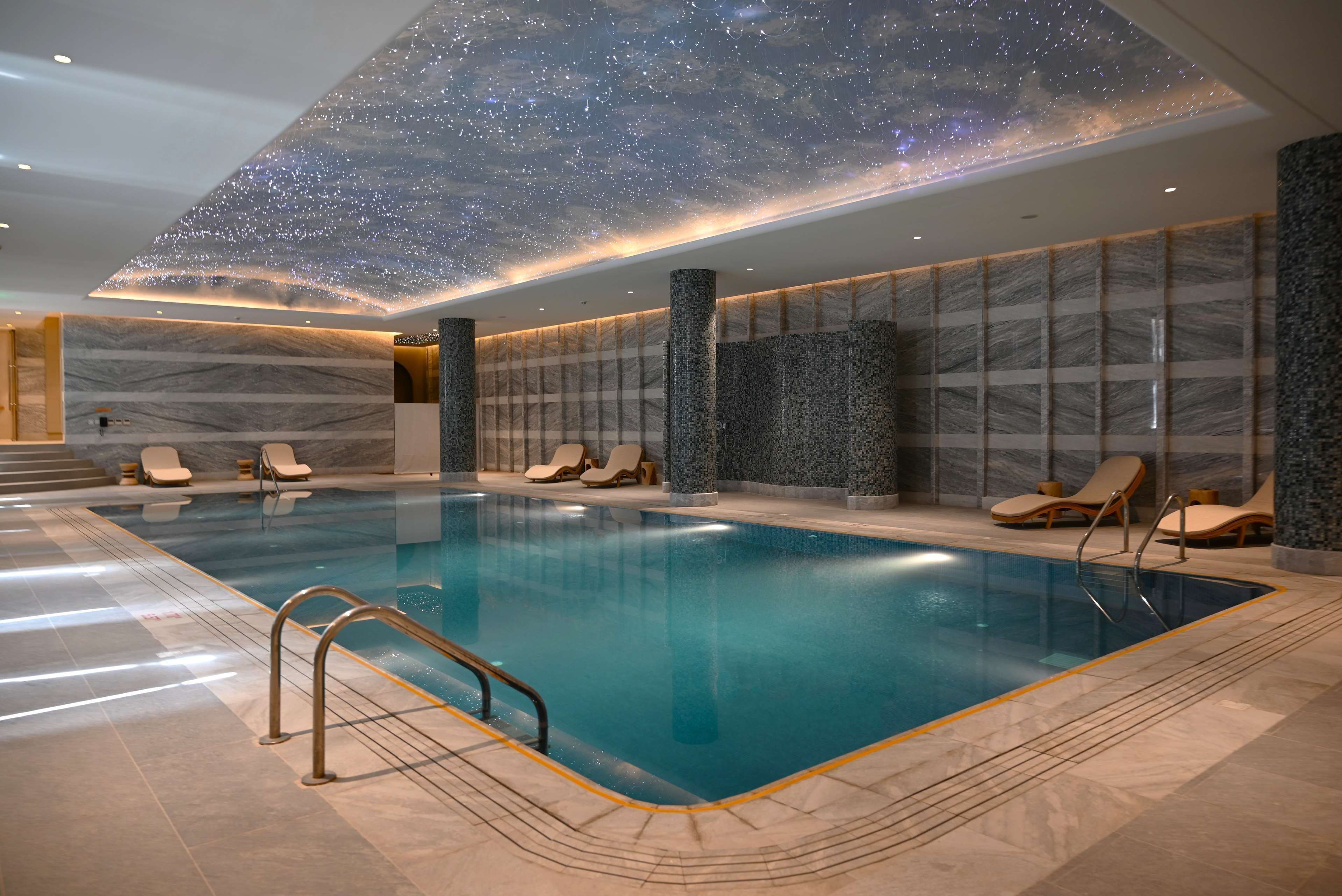 Sauna, hot tub, steam room, hot springs/mineral springs