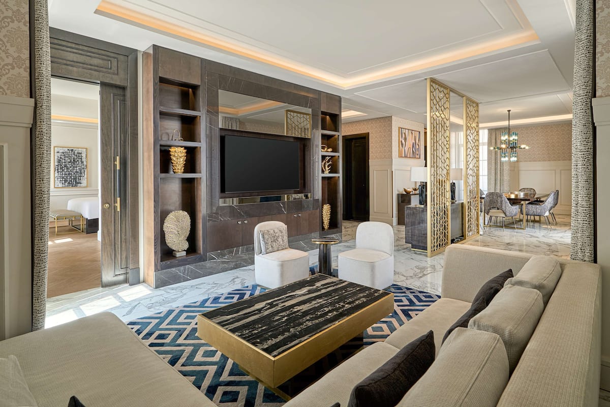 Phòng Suite Cao cấp, 1 phòng ngủ (Collection Lounge Access) | Bộ trải giường bằng vải cotton Ai Cập, bộ đồ giường cao cấp