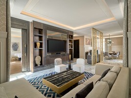 Luxury Suite, 1 Bedroom (Collection Lounge Access) | Egyptian cotton sheets, premium bedding, down duvets, pillow-top beds