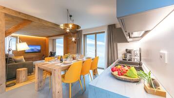 Family Apartment, Multiple Bedrooms, 2 Bathrooms (Lina) | Private kitchen | Microwave, oven, stovetop, dishwasher