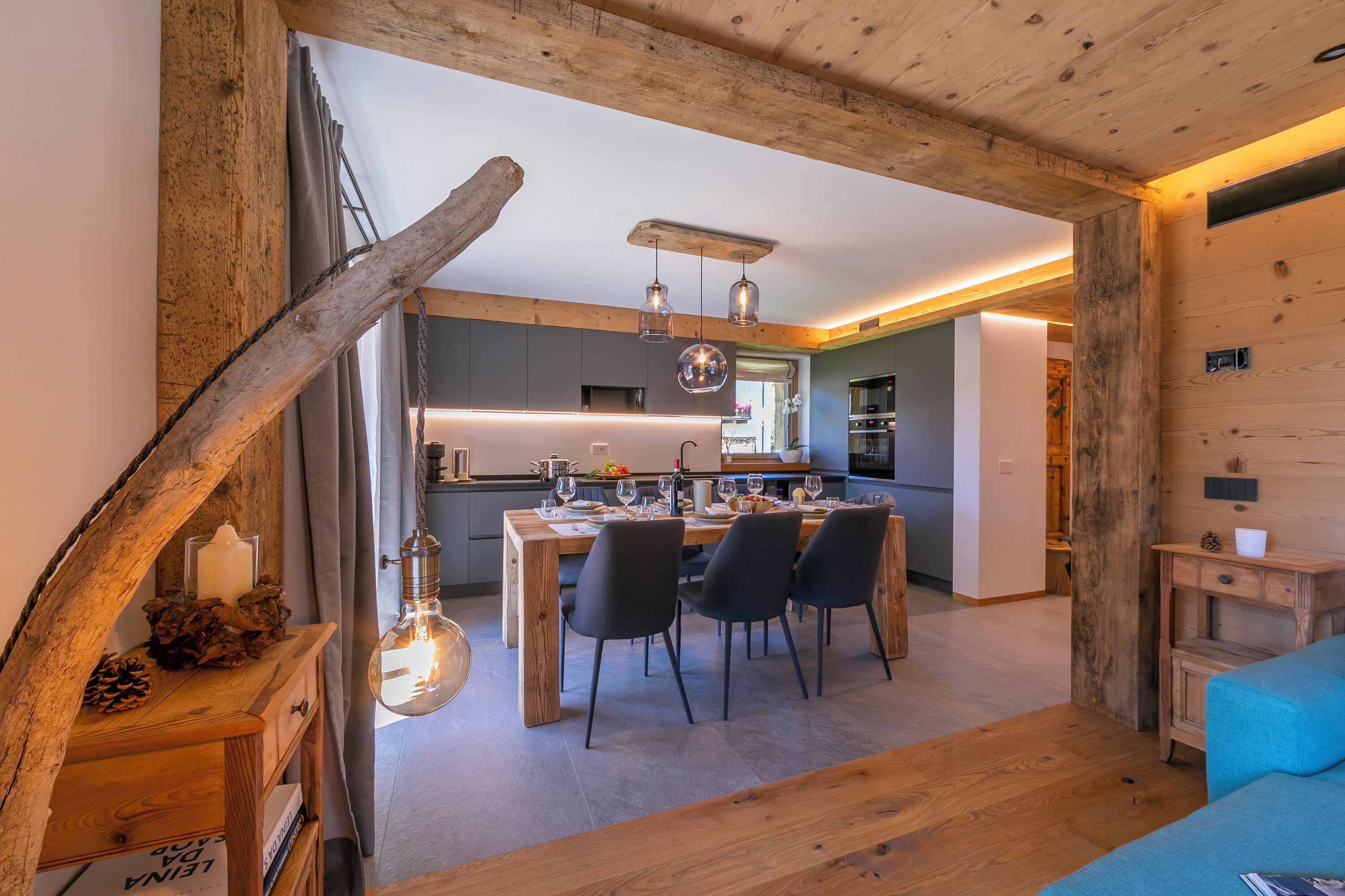 Familienapartment, Mehrere Schlafzimmer, 2 Bäder (Giulia) | Wohnbereich | Flachbildfernseher