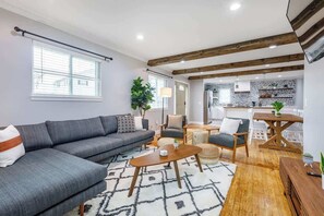 TV, offices - Stunning Three Bedroom Lake Escape (White Lake charter Township)