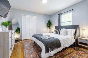 3 bedrooms, desk, iron/ironing board, WiFi