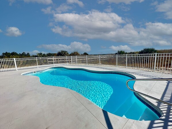 Een verwarmd zwembad