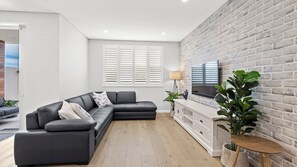 Smart TV - Carrington Nelson Bay (Nelson Bay)