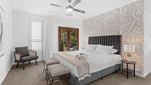 6 bedrooms, iron/ironing board, free WiFi, bed sheets - Ultimate family holiday in Style (Shoal Bay)