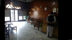 Lobby sitting area - Dir Continental Hotel & Restaurant (Dir)