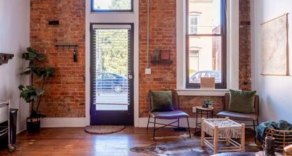 Downtown Covington—Near Shopping, Bars, Cincinnati