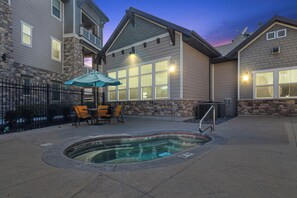 Outdoor dining - New-home suite home+fireplace+ski+hot tub+21 mi. to SLC (South Jordan)