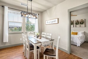 Dining - New-home suite home+fireplace+ski+hot tub+21 mi. to SLC (South Jordan)