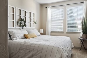 2 bedrooms, WiFi, bed sheets - New-home suite home+fireplace+ski+hot tub+21 mi. to SLC (South Jordan)