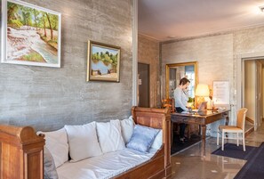 Reception - Domaine de l'Echassier, The Originals Relais (Chateaubernard)