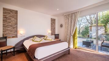 Premium bedding, minibar, individually decorated, individually furnished