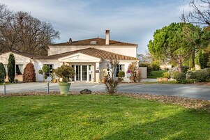 Fachada de la propiedad