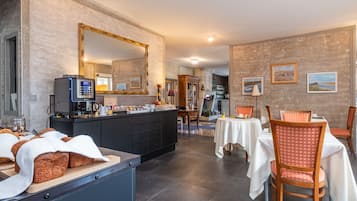 Daily buffet breakfast (EUR 15 per person)