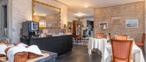 Frukostbuffé varje dag (EUR 15 per person)