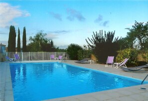 Seasonal outdoor pool, open 9:30 AM to 7:30 PM, pool umbrellas - Domaine de l'Echassier, The Originals Relais (Chateaubernard)
