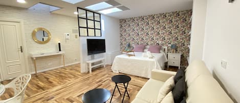 Bügeleisen/Bügelbrett, Reisekinderbett, kostenloses WLAN, Bettwäsche