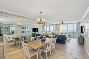 Dining - Desirable 2 bdr Gulf-Front 8th floor Pearl of Navarre Condo! (Navarre Beach)