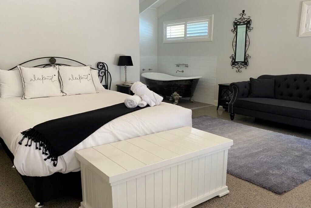 French Farmhouse Studio Villa 4 in Pokolbin!