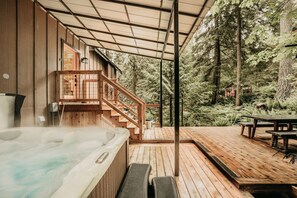 Cabin, 4 Bedrooms | Property grounds