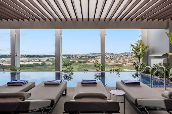 Kolam renang outdoor