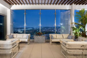 2 restaurantes; se sirve cocina internacional 