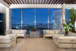 2 restaurants, spécialités Cuisine internationale