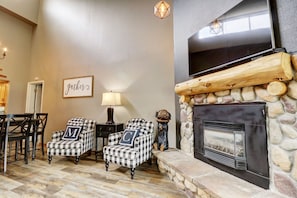 Condo, 2 Bedrooms | Interior