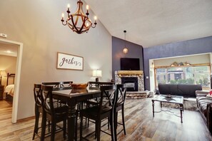 Condo, 2 Bedrooms | Dining