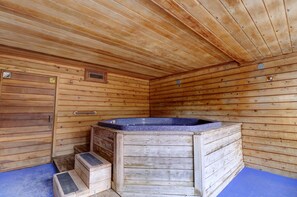 Condo, 2 Bedrooms | Interior