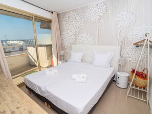 3 bedrooms, iron/ironing board, travel crib, WiFi - Exceptional Sea View Splendid 2 - 3 BR Duplex; Rooftop by Olam Properties (Cannes)
