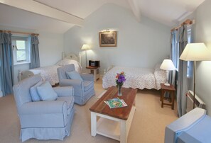 4 bedrooms, iron/ironing board, WiFi, bed sheets - One of 10 cottages on The Bodnant Estate, in North Wales. (Bodnant Estate, Colwyn Bay)