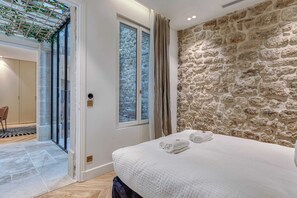 1 chambre, fer et planche à repasser, lit parapluie, Wi-Fi