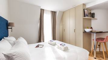 Iron/ironing board, WiFi, bed sheets