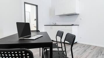 Studio Suite (French Bed and Sofa 1,40 m x 2 m) | Private kitchen | Full-size fridge, stovetop, toaster, cookware/dishes/utensils