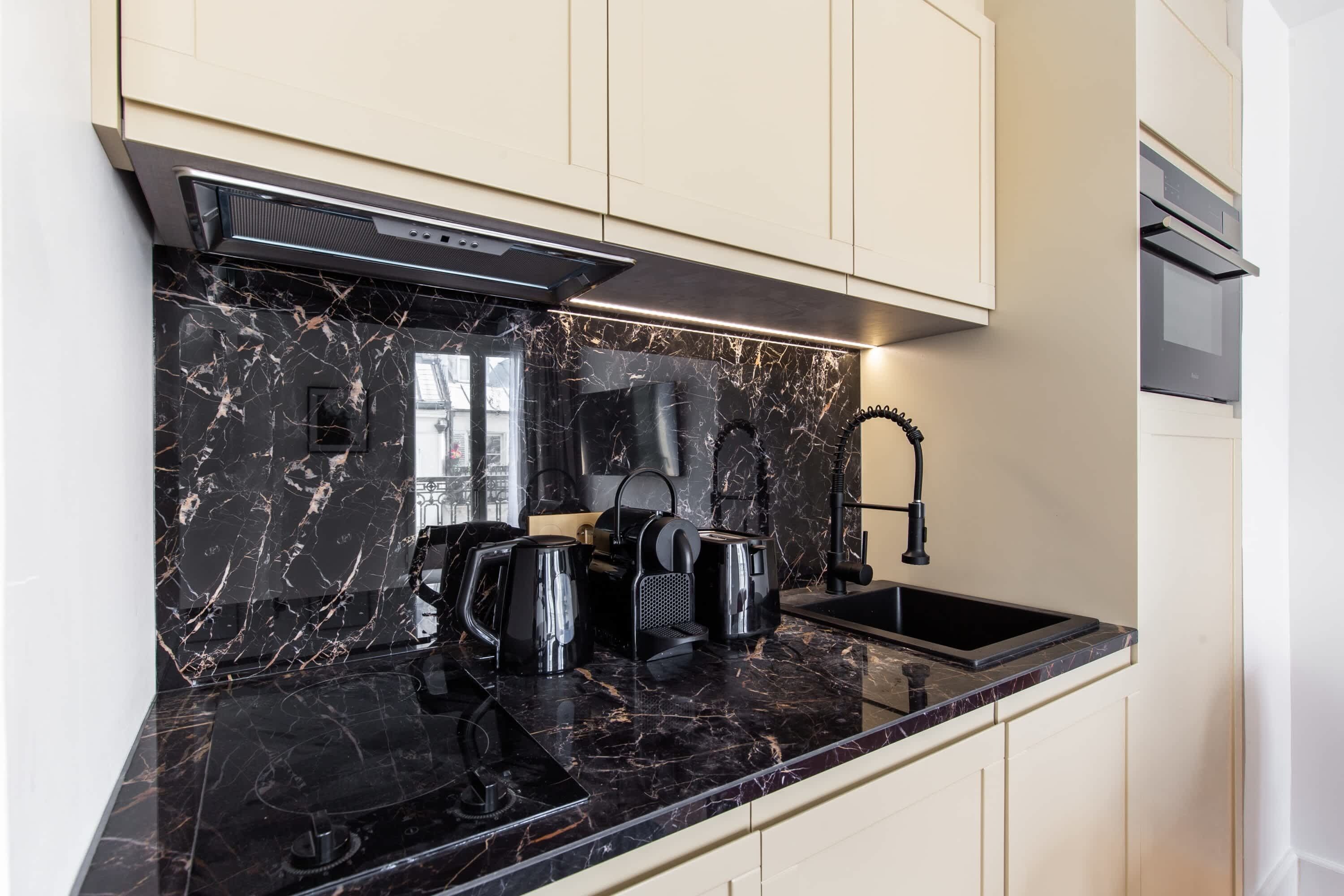 Coffee/tea maker, fridge, microwave, oven