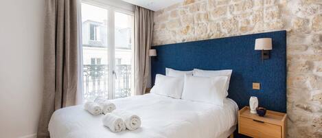 1 chambre, fer et planche à repasser, lit de bébé portatif, Wi-Fi