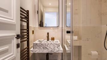 Shower, hair dryer, towels, shampoo