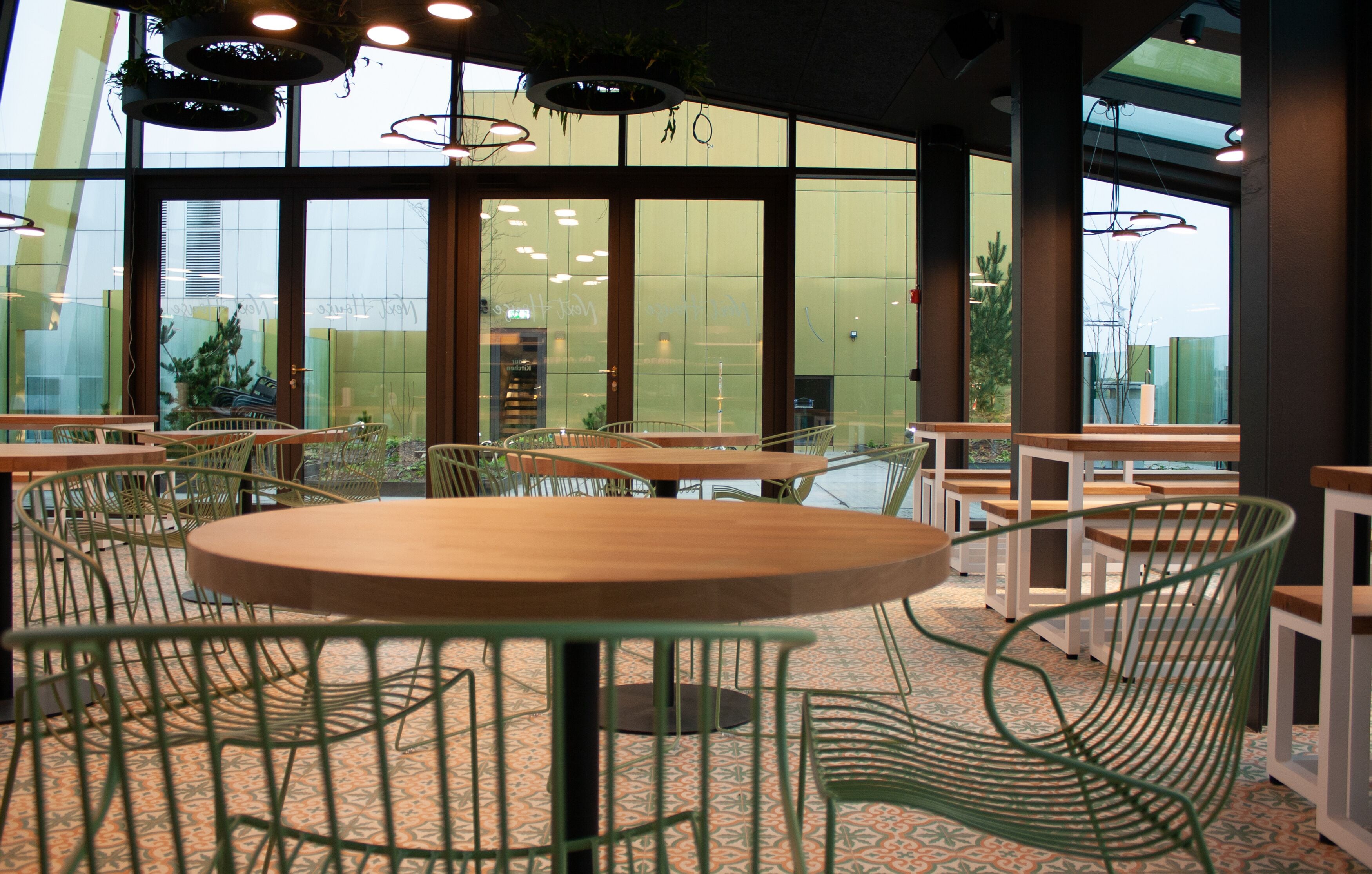 Breakfast and dinner served