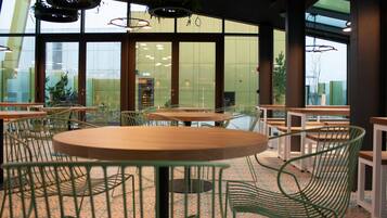 Breakfast and dinner served