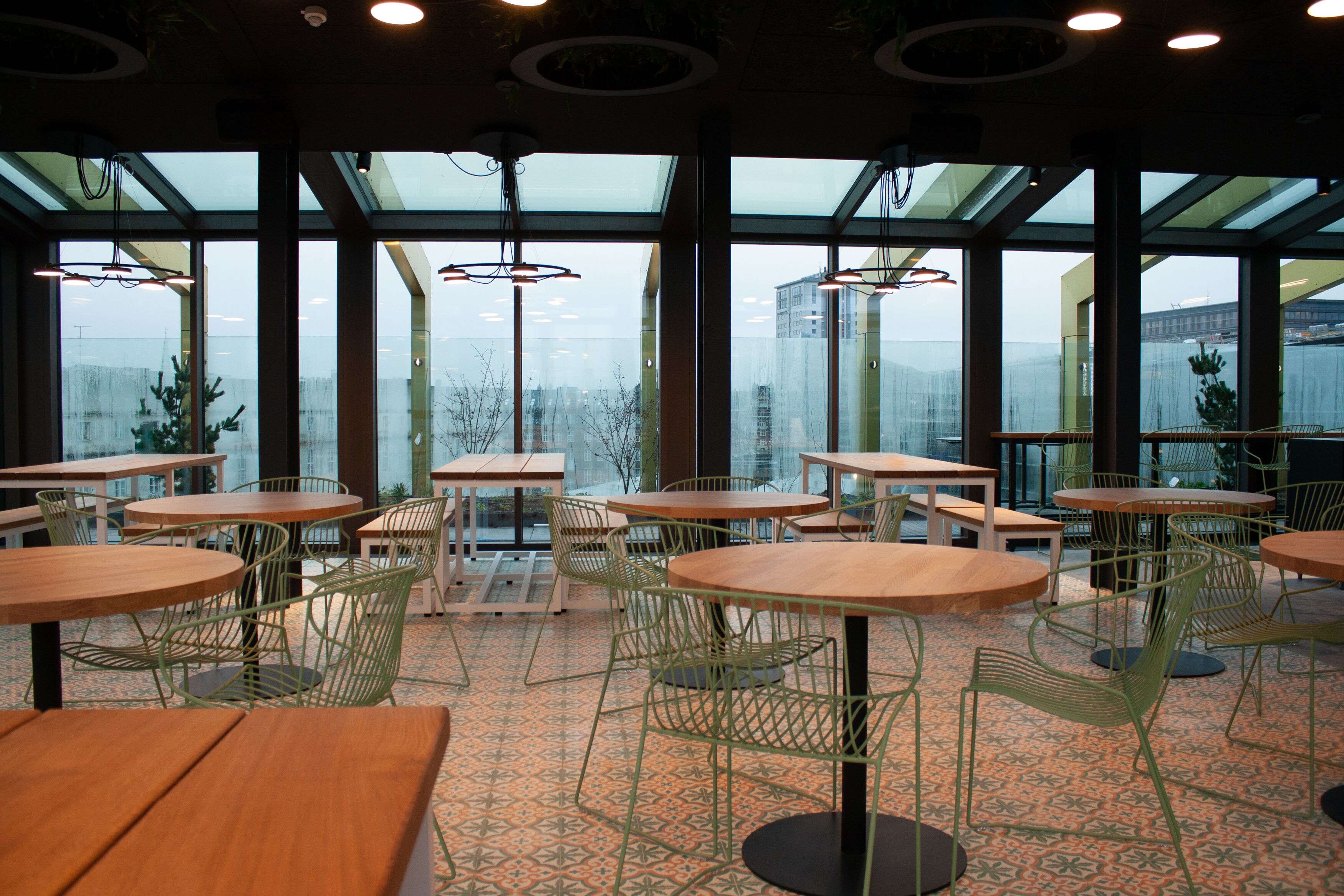 Serveert ontbijt en diner