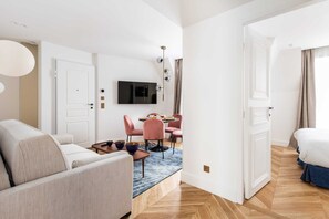Interior - St Georges - Fabulous Two Bedroom in Paris (Paris)