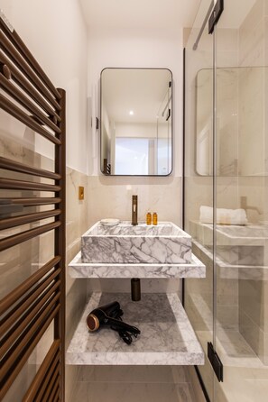 Bathroom - St Georges - Fabulous Two Bedroom in Paris (Paris)