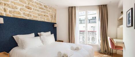 2 Schlafzimmer, Schreibtisch, Bügeleisen/Bügelbrett, Reisekinderbett