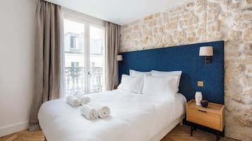 3 habitaciones, tabla de planchar con plancha, cuna de viaje y wifi