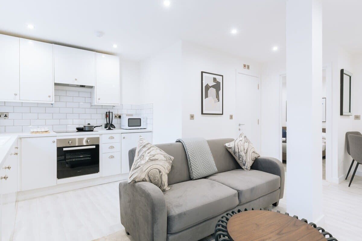 Televisión y oficina 