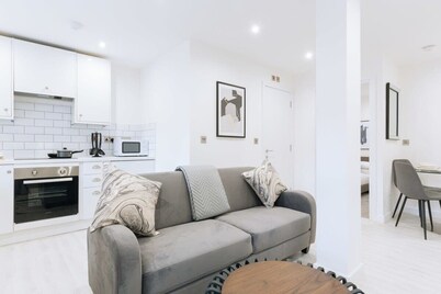 Central Ipswich Modern Budget 1 Bed Apartment