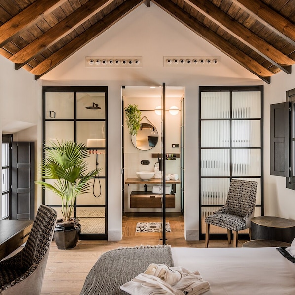 Presidential Studio Suite | Minibar, in-room safe, desk, iron/ironing board - Hotel Maison Ardois La Ciudadela Marbella (Marbella)